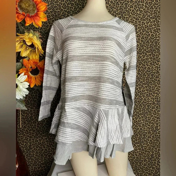 Doe & Rae Tops - 🌴3/$30🌴DOE & RAE Grey/White Striped Ruffle BabyDoll Top NWT
